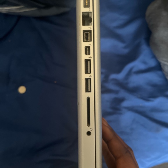 Apple MacBook 💻 pro 13.3 inch - Picture 4 of 4